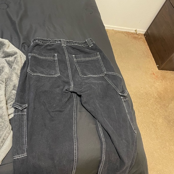 Black cargo - Picture 2 of 3